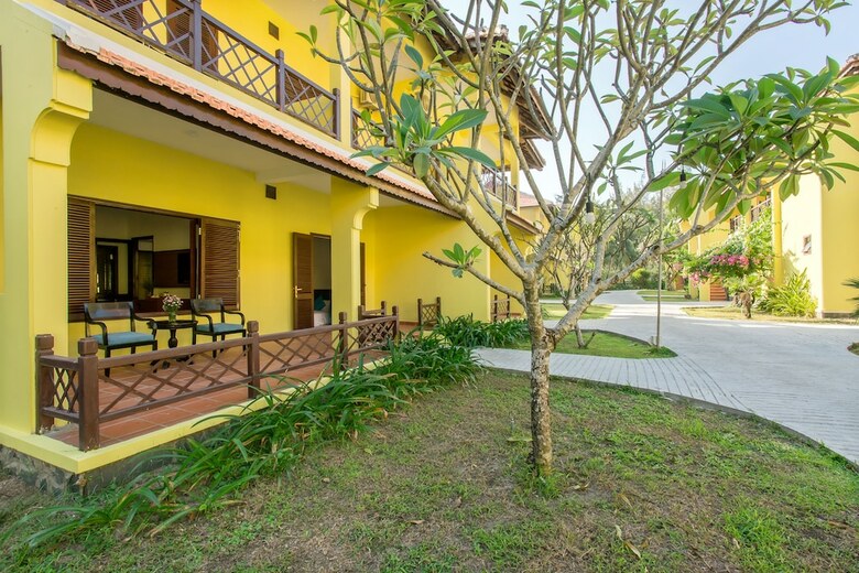 Hotel Tropical Beach Hoi An Resort
