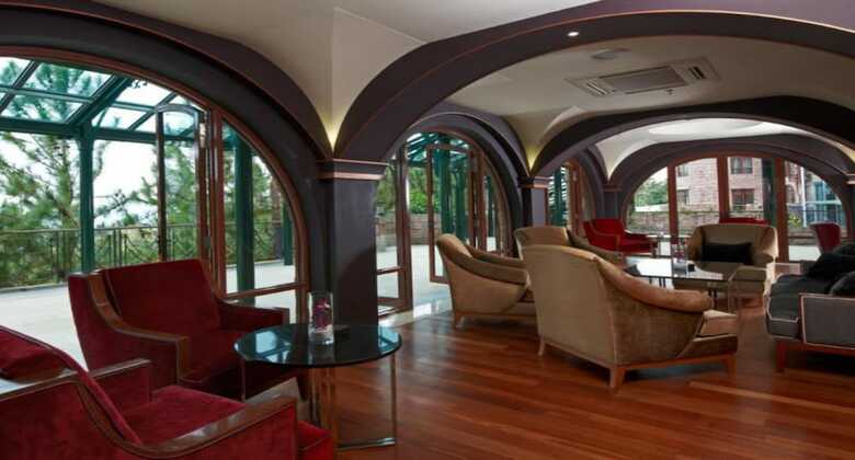 Hotel The Chateau Spa & Organic Wellness Resort