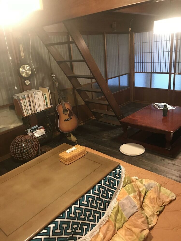 Hotel Guest House & Bar Diamond Head