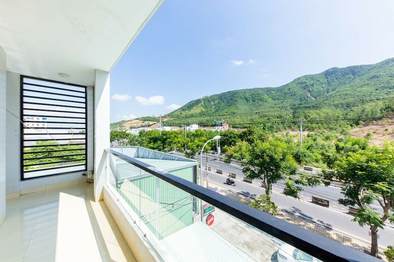Hotel Oyo 524 Nhat Le 2