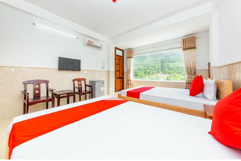 Hotel Oyo 524 Nhat Le 2