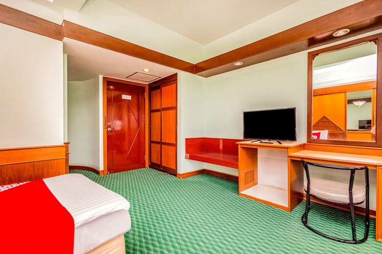 Oyo 441 Grand Thara Hotel