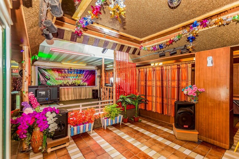 Oyo 441 Grand Thara Hotel