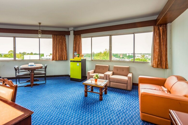 Oyo 441 Grand Thara Hotel