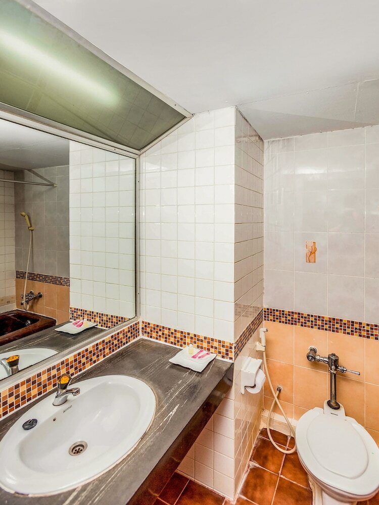 Oyo 441 Grand Thara Hotel