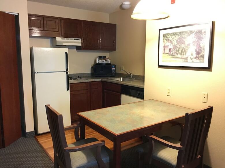 Hotel Norwood Inn & Suites