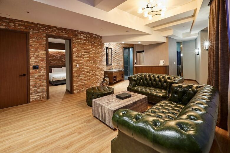 Partyz Hotel
