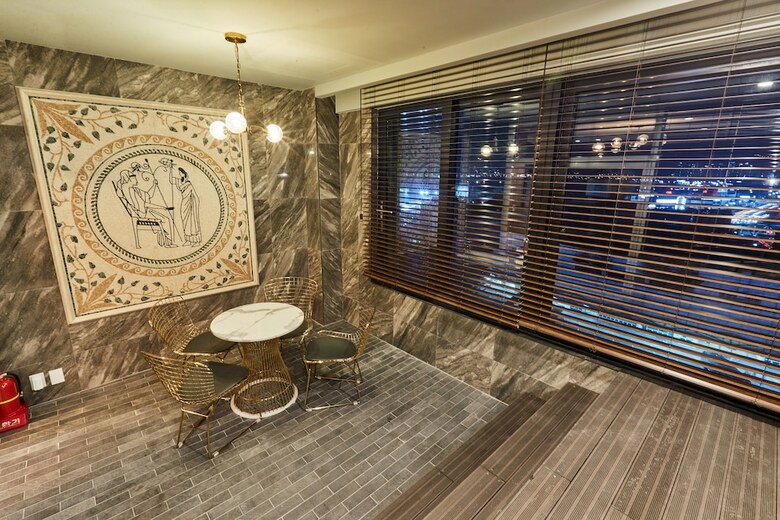 Partyz Hotel