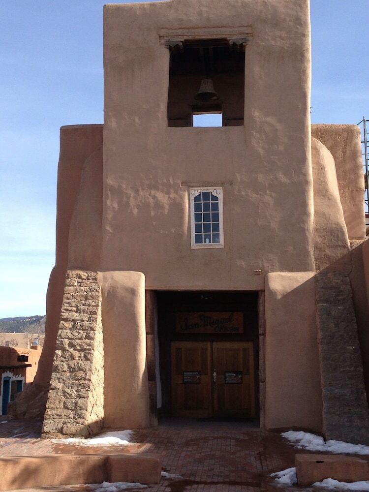 Pueblo Bonito Bed And Breakfast Inn