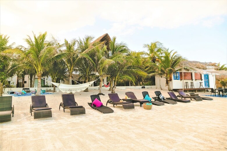 Hotel La Puerta Azul Beachfront - Adults Only