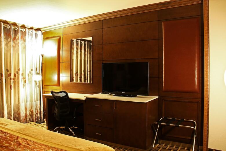 La Crystal Hotel