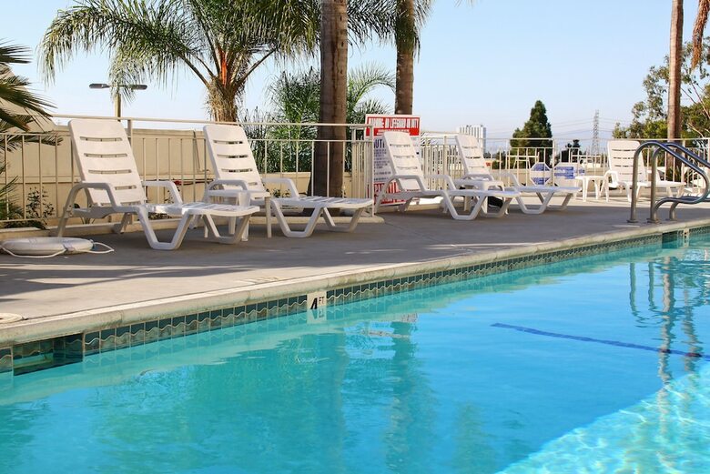 La Crystal Hotel