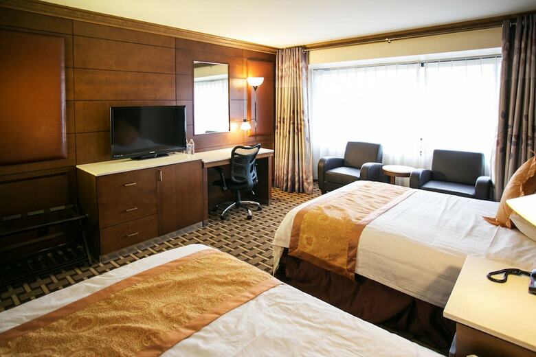 La Crystal Hotel