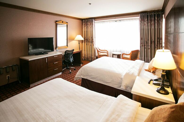 La Crystal Hotel