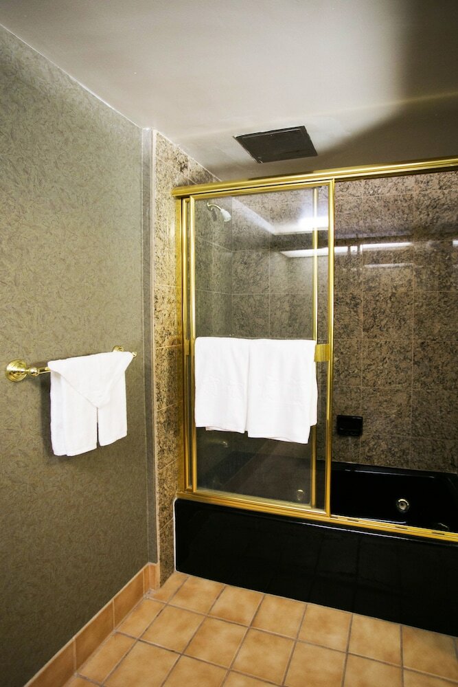 La Crystal Hotel