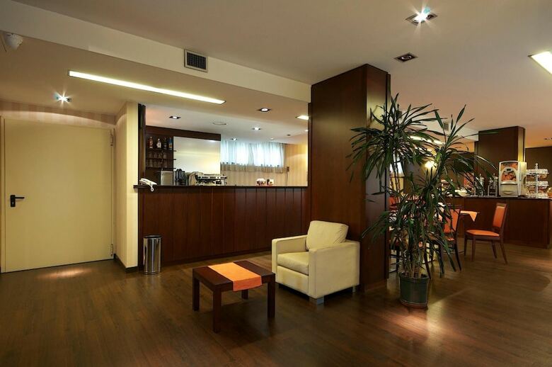 Hotel 2c