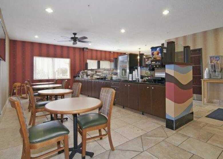 Hotel Quality Inn & Suites