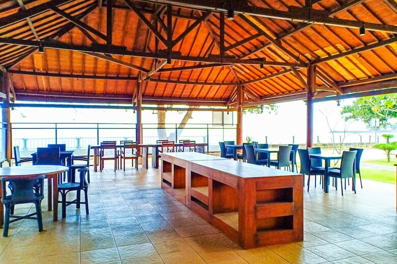 Oyo 1508 Mascot Beach Hotel