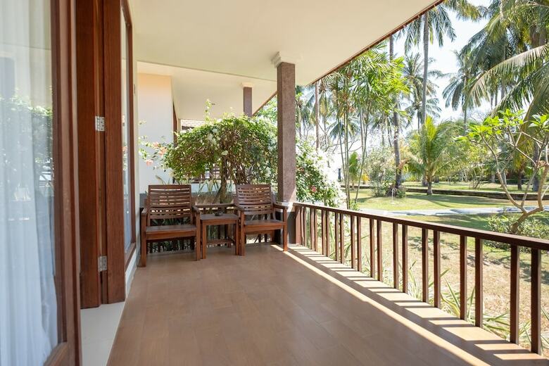 Oyo 1508 Mascot Beach Hotel