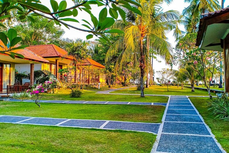 Oyo 1508 Mascot Beach Hotel