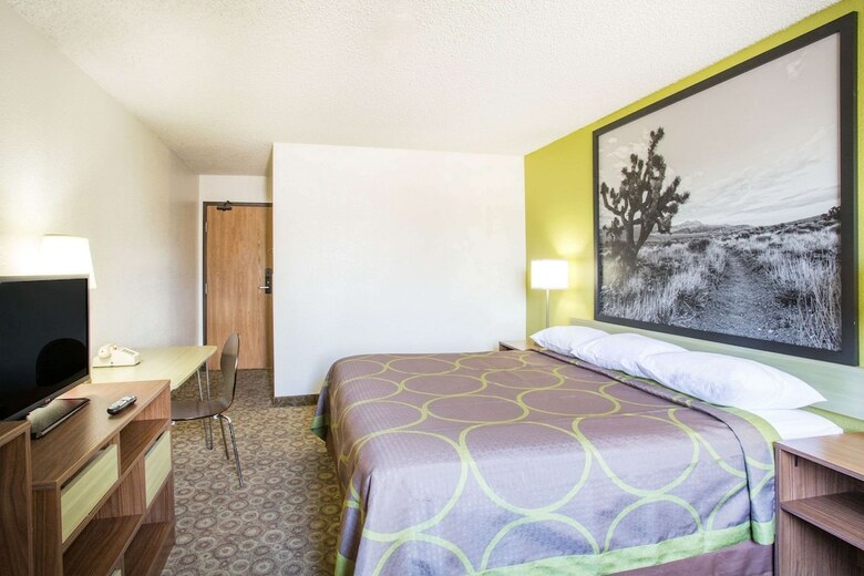 Hotel Super 8 By Wyndham Kingman