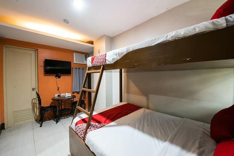 Oyo 475 Pearl Blossom Hotel