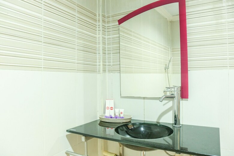 Hotel Oyo 1732 Edotel Praya