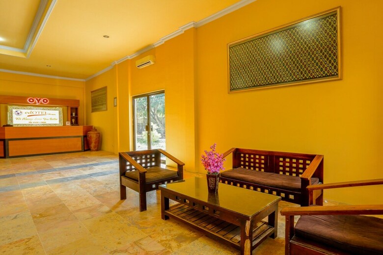Hotel Oyo 1732 Edotel Praya