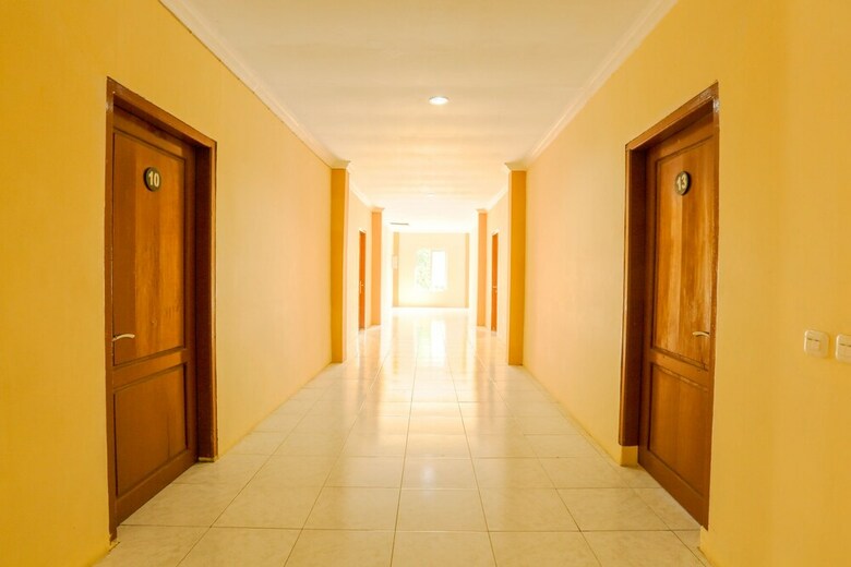 Hotel Oyo 1732 Edotel Praya