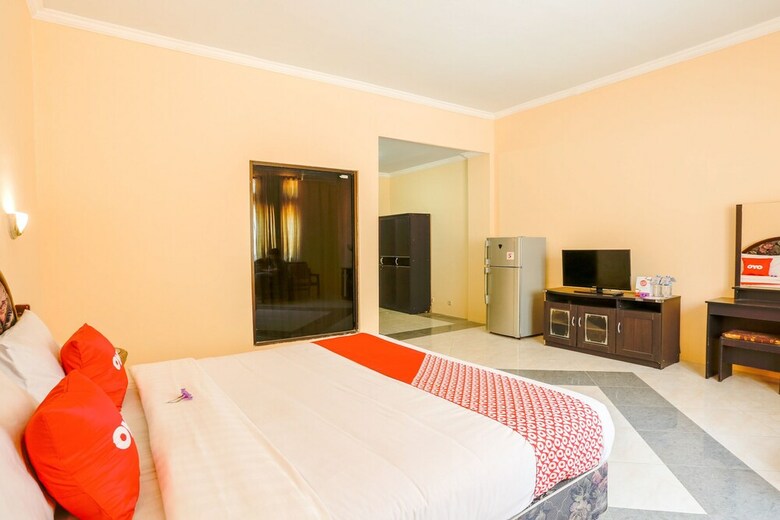 Hotel Oyo 1732 Edotel Praya