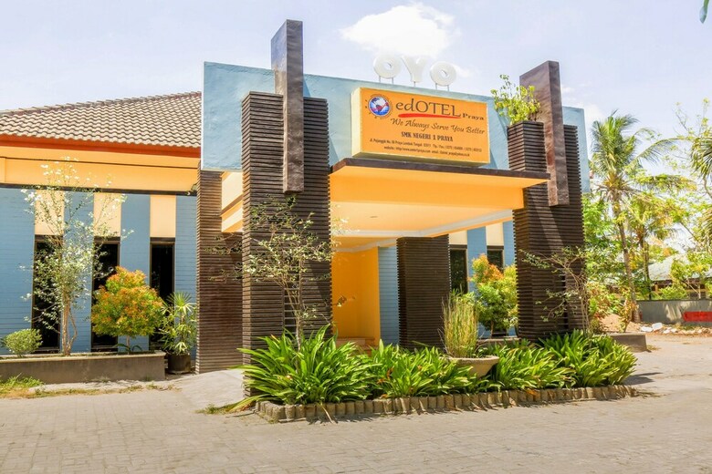 Hotel Oyo 1732 Edotel Praya
