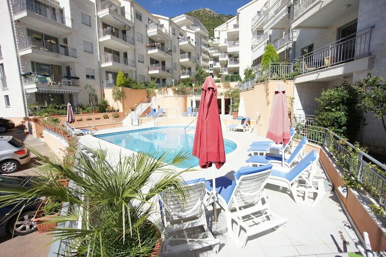 Petrovac Bay Apartments