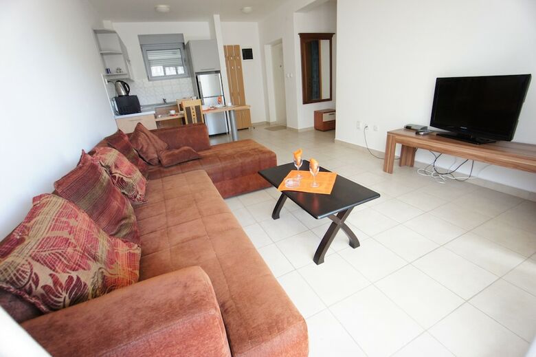 Petrovac Bay Apartments