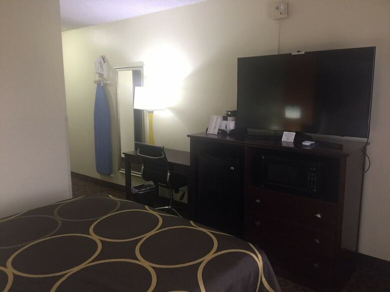 Motel Super 8 By Wyndham Emporia