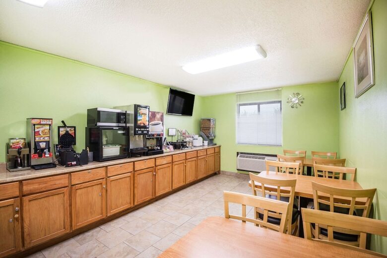 Motel Super 8 By Wyndham Emporia