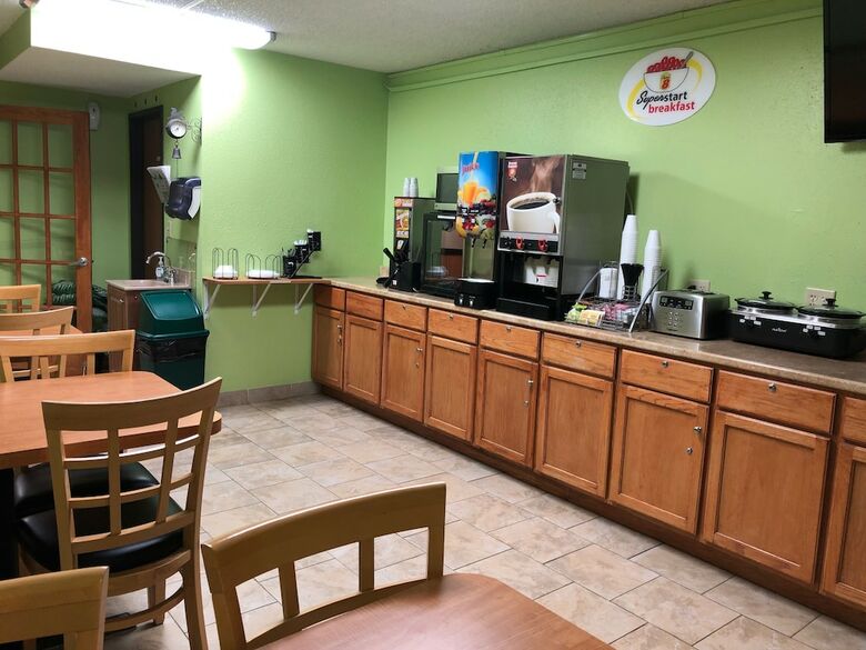Motel Super 8 By Wyndham Emporia