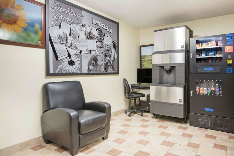 Motel Super 8 By Wyndham Emporia