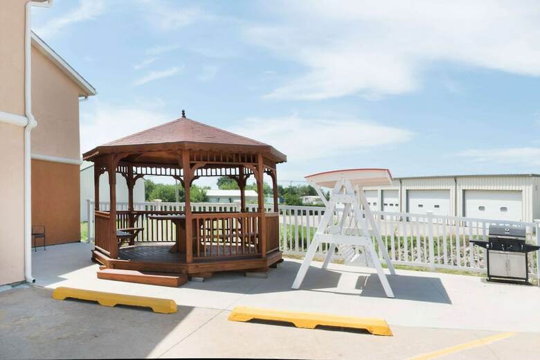 Motel Super 8 By Wyndham Emporia