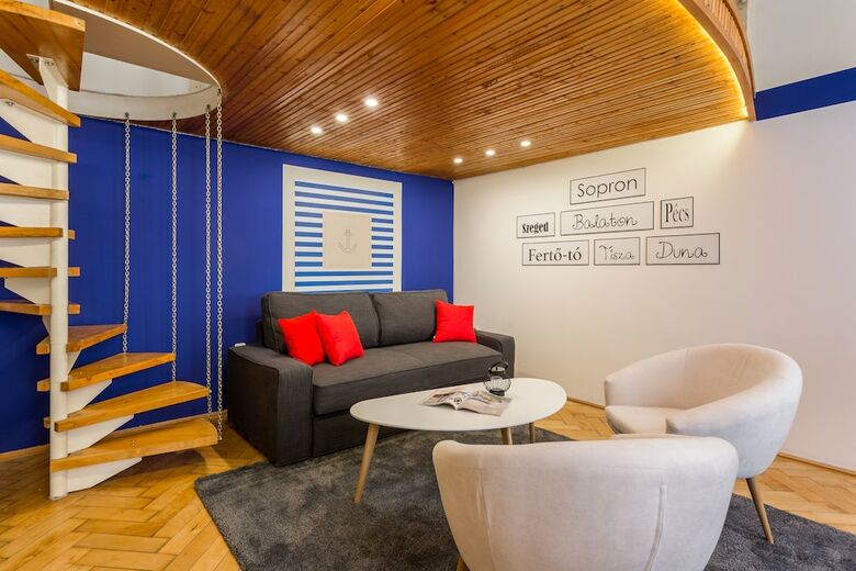 Jokai 3 Apartment
