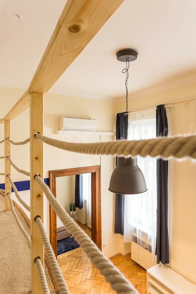 Jokai 3 Apartment