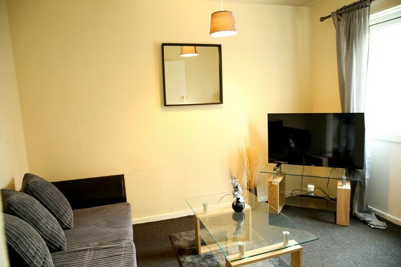 Central Luton Cozy Home