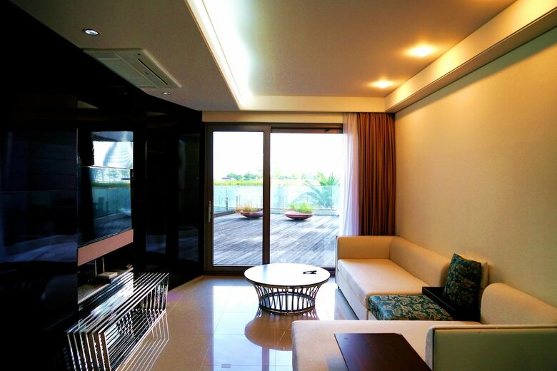 Phoenix Island Ocean Star Resort