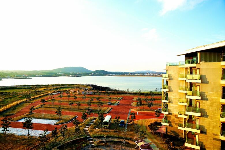 Phoenix Island Ocean Star Resort