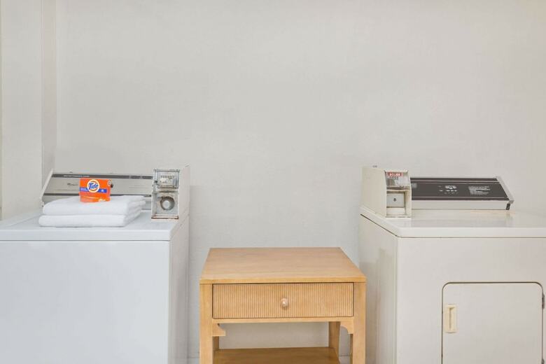 Motel Super 8 By Wyndham Melbourne
