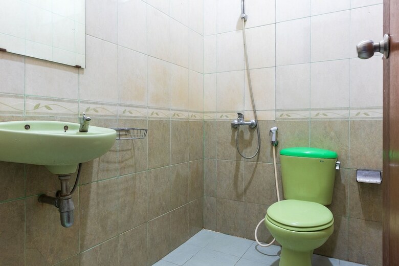 Hostal Oyo 1682 Greenia Hotel