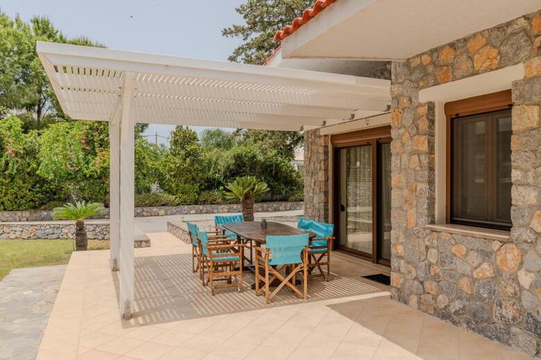 Madia Villa