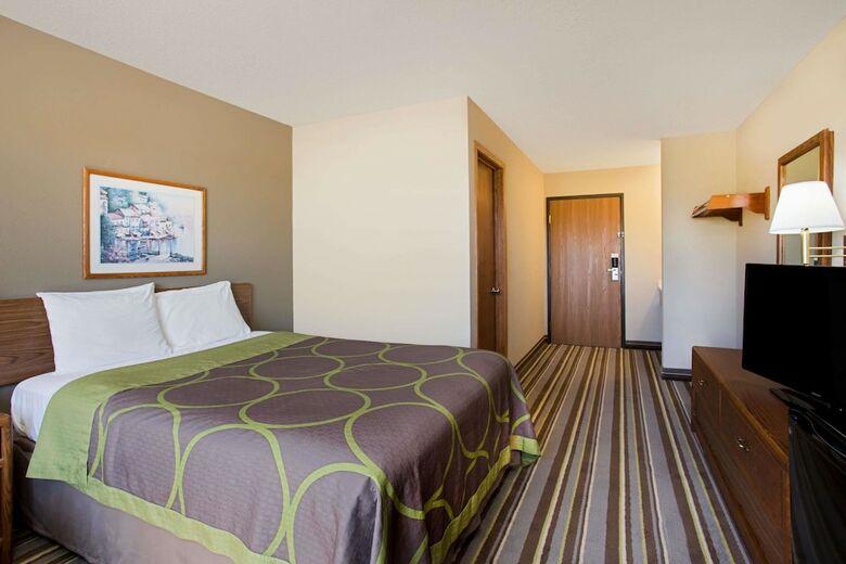Hotel Super 8 By Wyndham Charles City