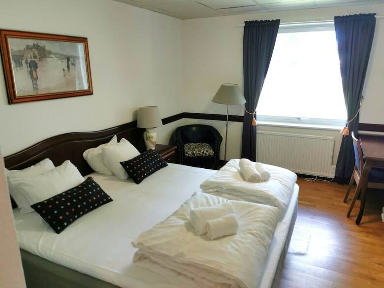Green Door Hotel