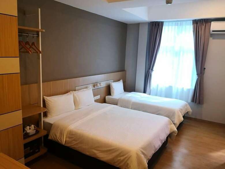 Walk In Hotel