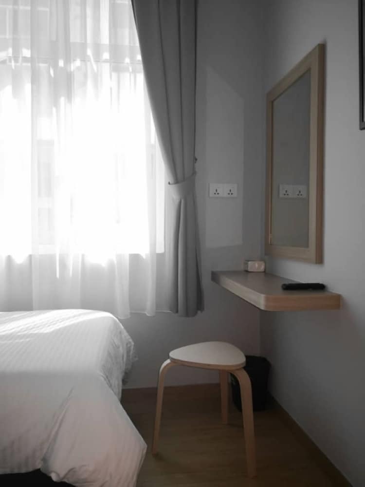 Walk In Hotel